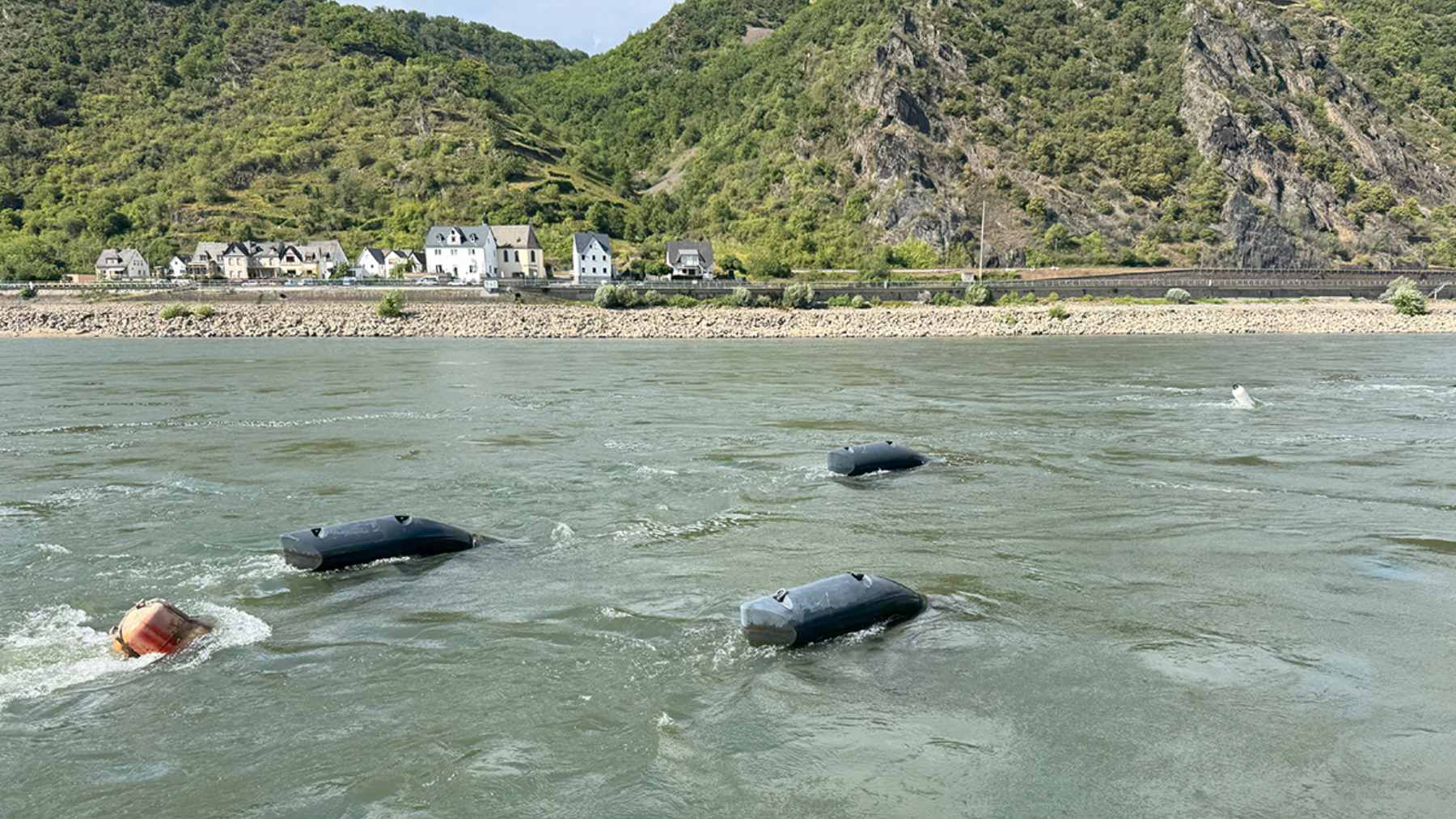 A swarm of 124 “energy fish” in the Rhine promises electricity for 500 homes 1 A floating Energyfish micro-hydropower unit anchored in the Rhine River, designed to generate electricity from water currents.