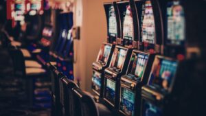 Una clienta entró en un casino, una tragaperras le marcó un premio de $3.816 millones y ahora la ganadora va a tribunales porque el casino dice que fue “un error del software”