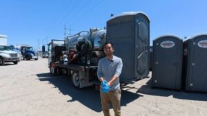 Daniel (31 años), empresario que factura cuatro millones de euros en el negocio de baños portátiles: “A prueba de inteligencia artificial”