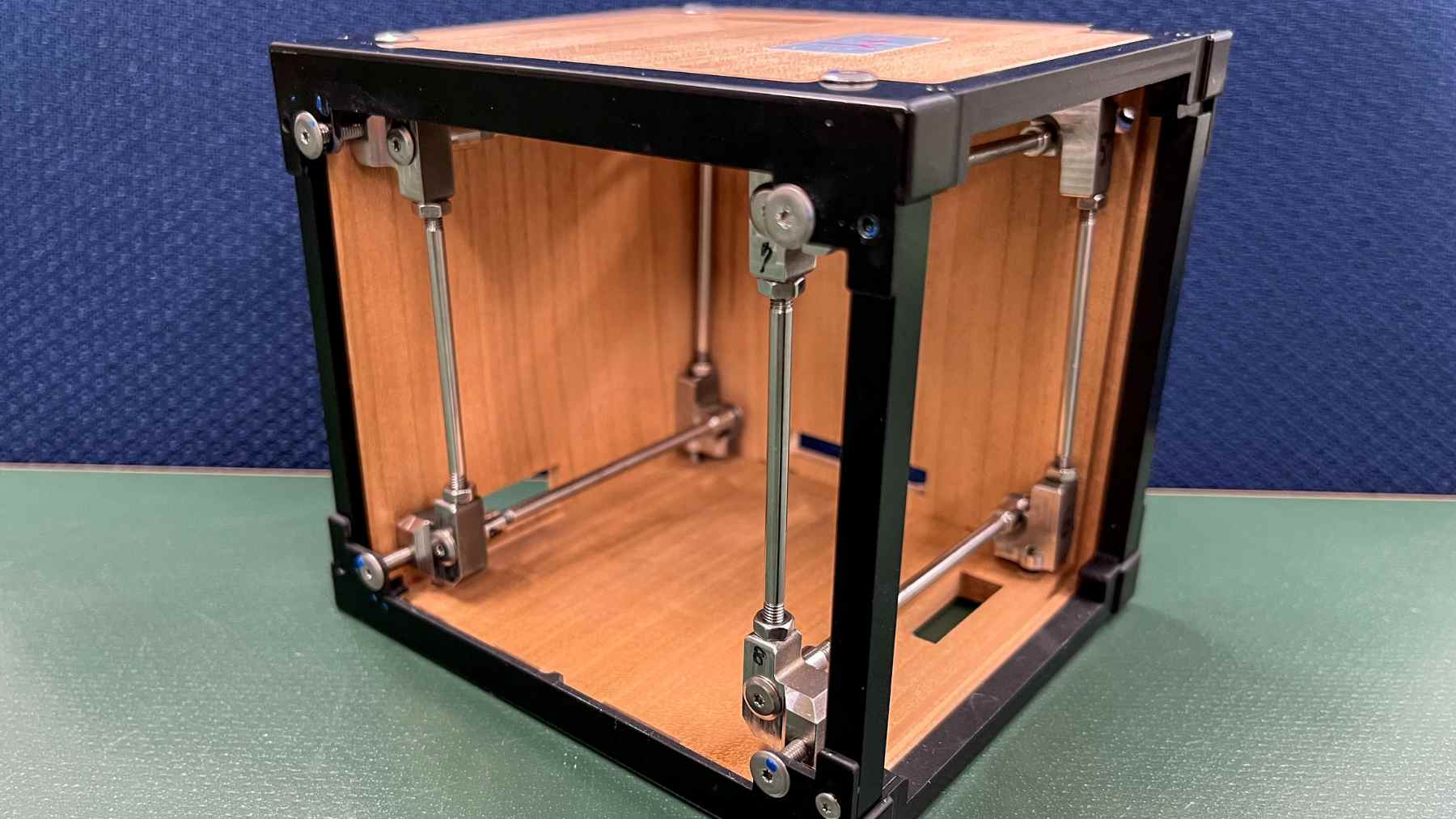 Satélite de madera LignoSat desarrollado en Japón para reducir la basura espacial en órbita