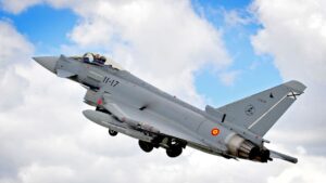 Los expertos ponen el grito en el cielo porque han descubierto que una tienda de motos, es la que suministra los materiales de los aviones del Ejército en España