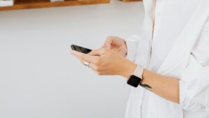 Si te llega esta notificación de Google hazle caso porque puede ser la solución a los problemas con la batería del móvil