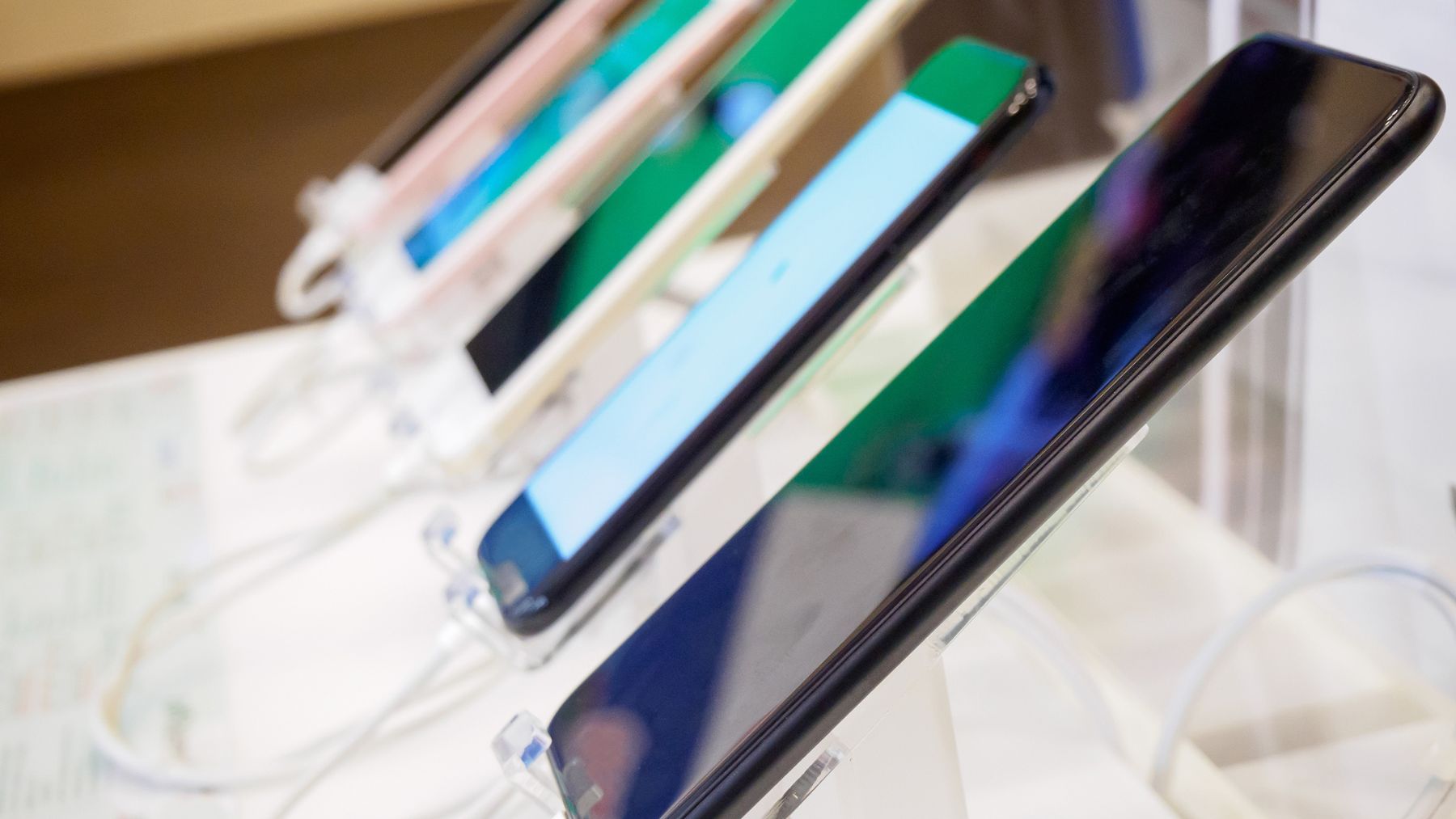 smartphones con nueva tecnología de batería de silicio carbono que mejora la autonomía frente a las baterías de litio.