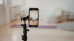 La IA cambia la norma y ahora te pagan por llevar una cámara en la cabeza: «Es como ganar dinero respirando»