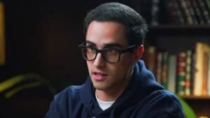 Javier Sáez da la voz de alarma: si tu trabajo consiste en sentarte delante de un ordenador, la IA ya te tiene en el punto de mira, la lista de tareas que serían las primeras en desaparecer y el detalle que delata a cualquiera en cuestión de segundos