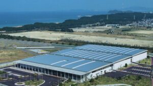 Japón convierte el agua salada en energía azul y promete 880.000 kWh al año para casi 300 hogares, funcionando las 24 horas del día, los 7 días de la semana, sin sol ni viento, una cifra que deja a China con la boca abierta