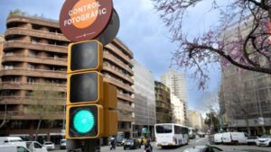 Revolución histórica en España: la primera que tendrá semáforos regulados por Inteligencia Artificial para controlar el tráfico «de forma más ágil»