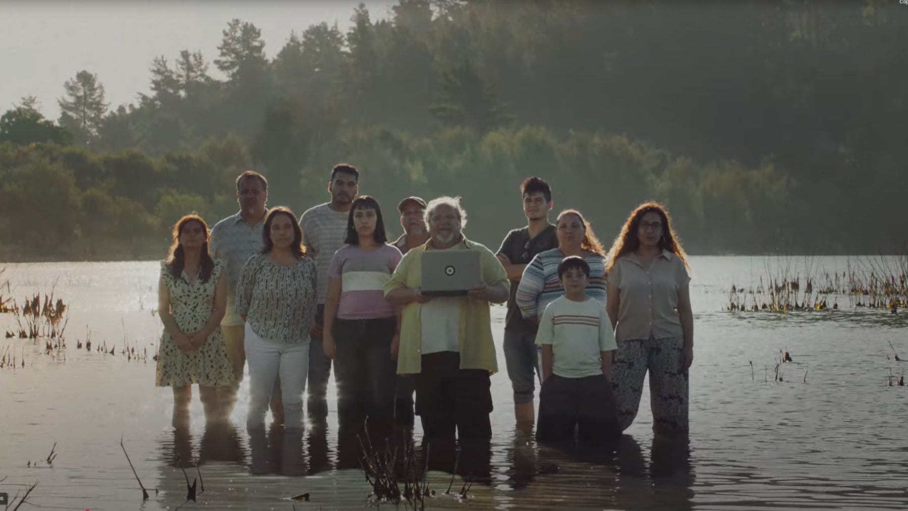 Vecinos de Quilicura participan en Quili.ai, el servidor humano que respondió miles de preguntas para sustituir a los chatbots.