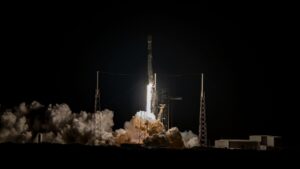 SpaceX solicita permiso para poner en órbita hasta un millón de satélites como centros de datos, y saltan chispas. Gartner y Altman lo califican de locura, y se acerca la fecha límite para que la FCC emita su dictamen