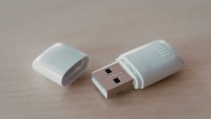 La UE lo acaba de hacer obligatorio y ya está pensando en su fin: el USB-C podría tener los días contados y su sustituto es mucho más práctico