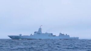 China desafía la norma y despliega los destructores de clase Tipo 055, los más poderosos del mundo: 112 celdas de lanzamiento vertical y misil balístico YJ-20