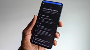 Es oficial: Google escucha todas tus conversaciones y esto es lo que tienes que hacer para proteger tu privacidad