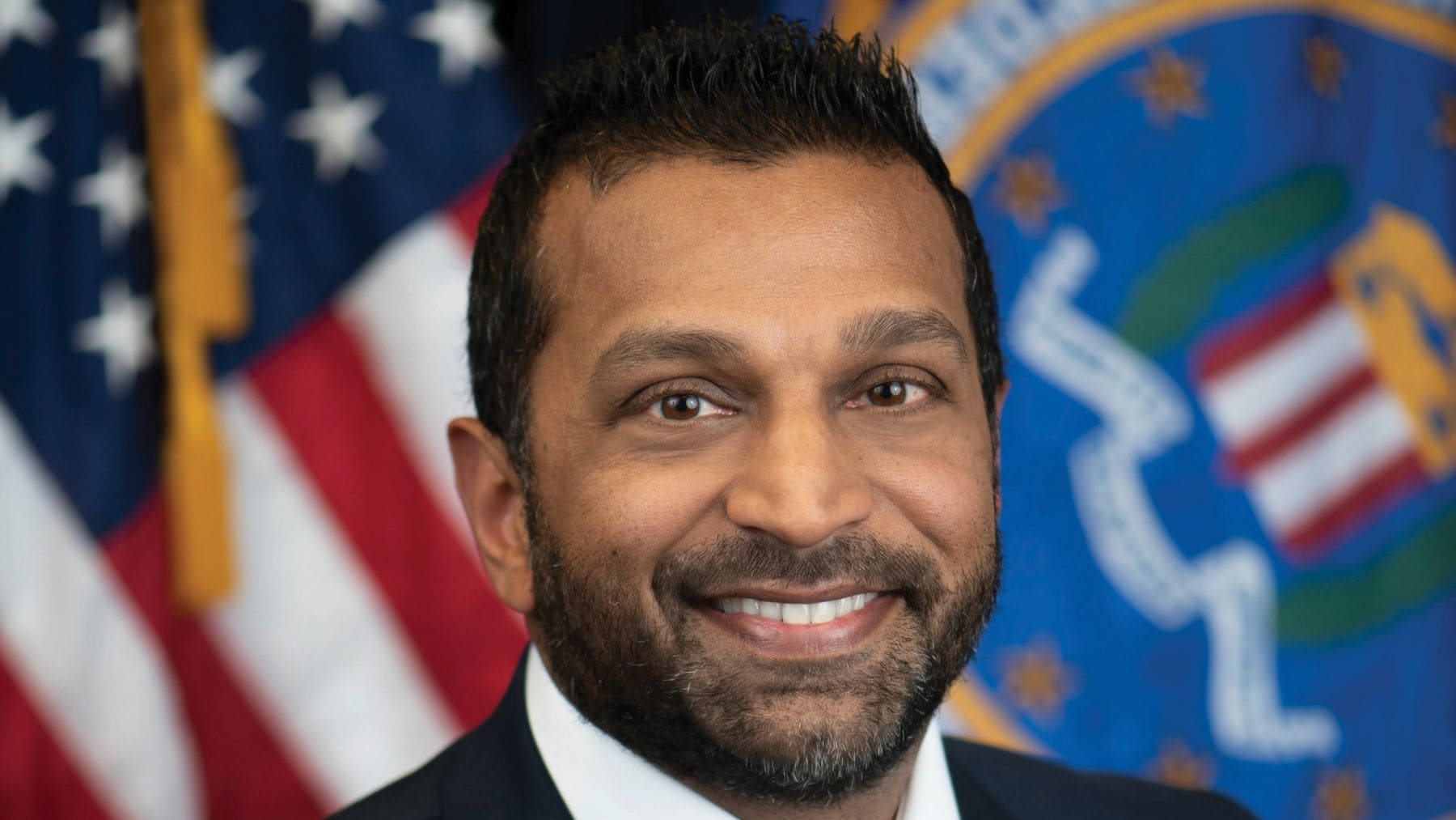 Kash Patel director del FBI en retrato oficial tras el hackeo de su correo personal y filtración de datos.