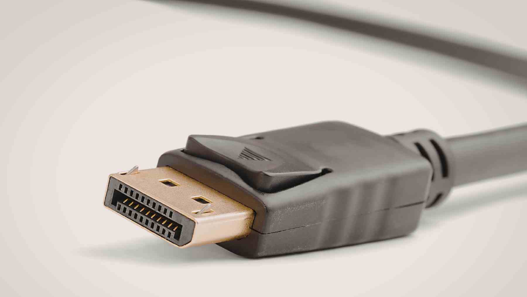 Cable HDMI tradicional frente a nueva tecnología inalámbrica para transmitir vídeo 4K sin cables.