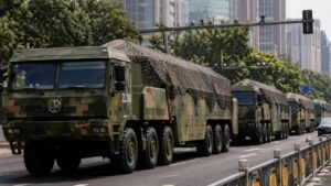 Pillan a China con las manos en la masa: captan un lanzador de misiles hipersónicos DF-27 en una carretera y quiere decir que Pekín está preparado para todo