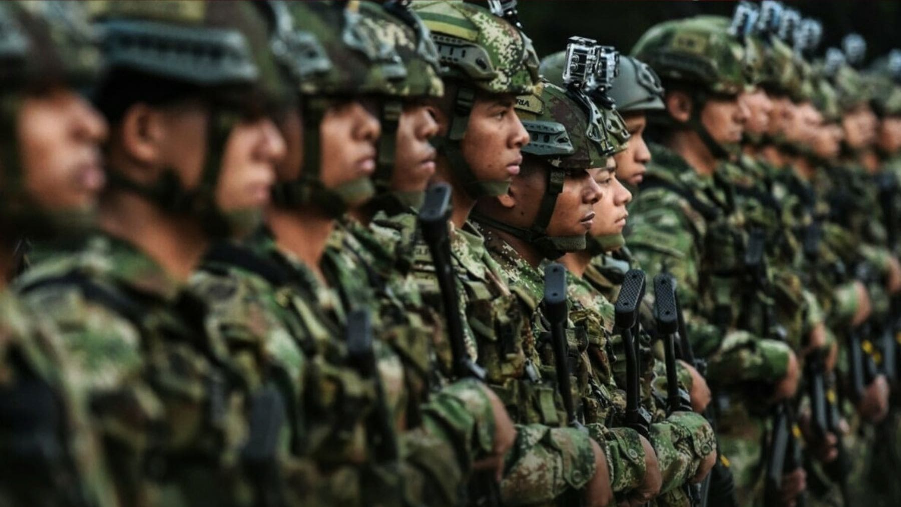 Soldados del Ejército de Colombia formados durante servicio militar obligatorio en 2026.