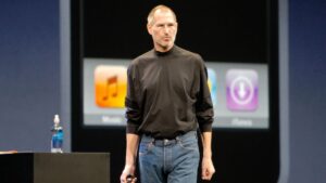 La reflexión de Steve Jobs que inspira y hace reflexionar: «Mis cosas favoritas de la vida no cuestan dinero. Está claro que el recurso más precioso que todos tenemos es el tiempo»